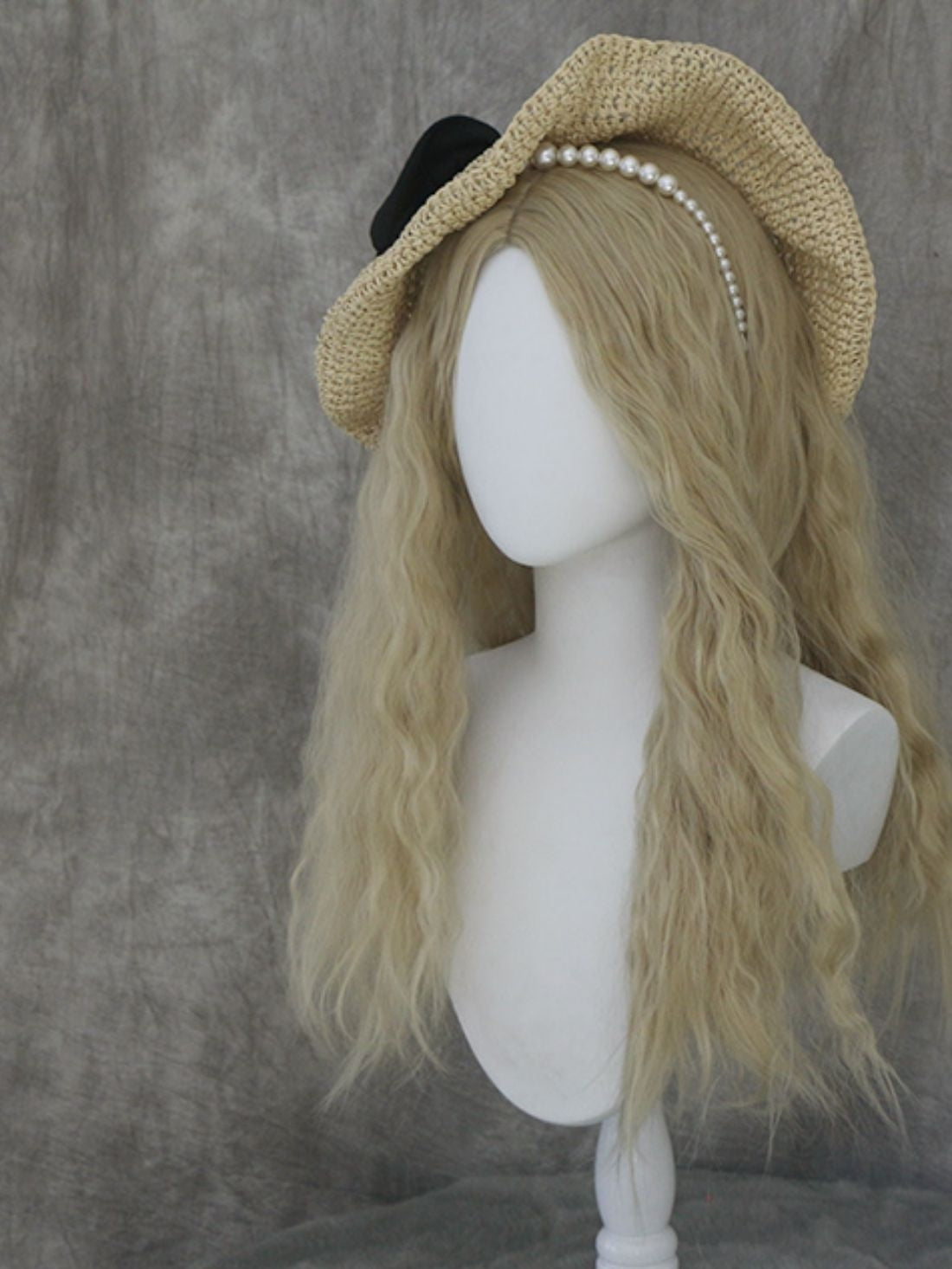 2022 Vintage Style Blonde Long Wavy Synthetic Wig